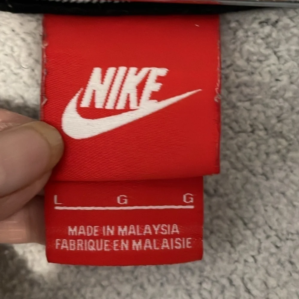 Nike essential full zip up